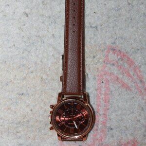 Weicam Women's Brown Quartz Analog Fashion Watch Leather Strap Needs Battery